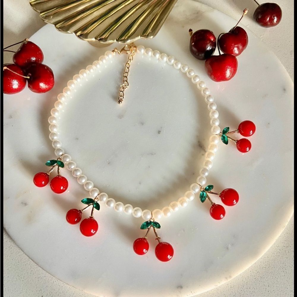 Charming Necklace with Cherry A639